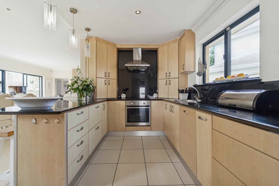 4 Bedroom Property for Sale in Sunset Links Western Cape